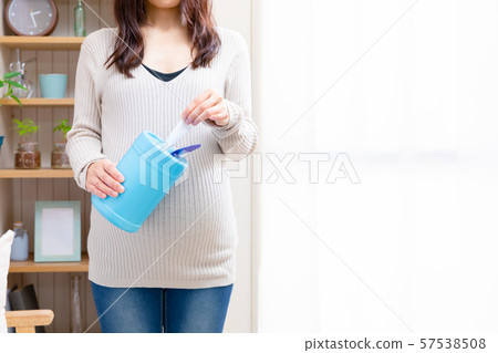 有濕組織的孕婦 有濕組織的孕婦 57538508