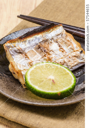 Salt-grilled fish fish 57544655