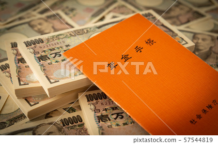 Pension notebook 10,000 yen bill Cash bill bundle Pension benefit Public pension start age Pension notebook 10,000 yen bill Cash bill bundle Pension benefit Public pension start age 57544819