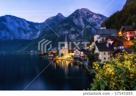 Hallstatt village lake view 57545885