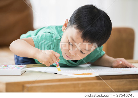 畫一個圖像的男孩 畫一個圖像的男孩 57546743