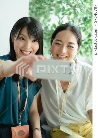 cell-phone, handphone, mobile phone 57546797