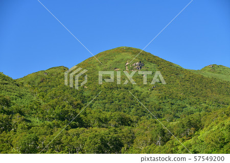 在陽光明媚的北海道拍攝新雪谷山脈Chisenupuri的初秋風景 在陽光明媚的北海道拍攝新雪谷山脈Chisenupuri的初秋風景 57549200
