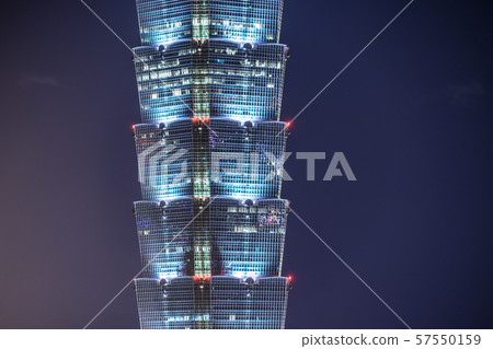 台北101從大象山的夜視圖在台北 台北101從大象山的夜視圖在台北 57550159