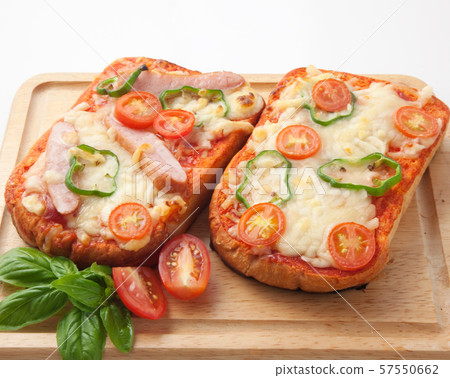 Pizza toast  57550662