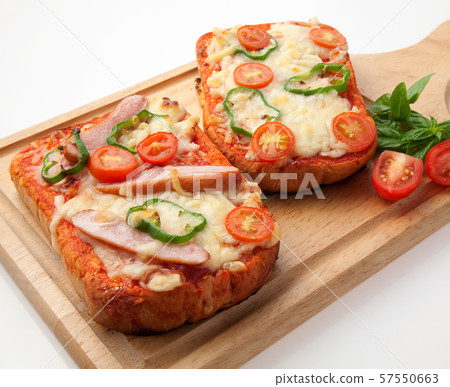 Pizza toast  57550663