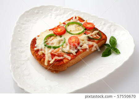 Pizza toast  57550670