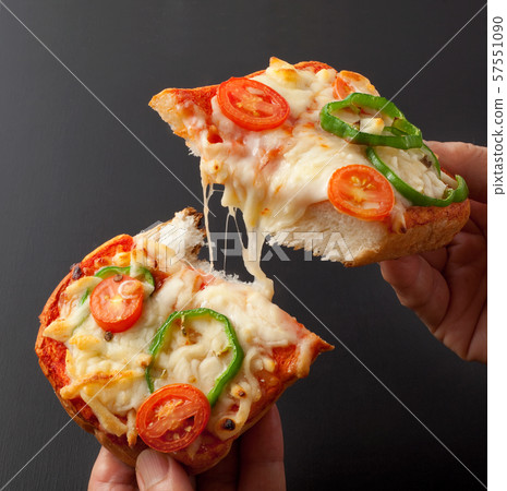 Pizza toast  57551090