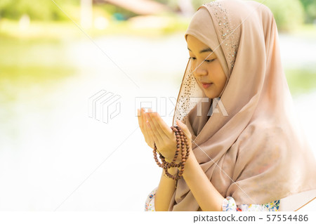 Young woman muslim Duas 57554486