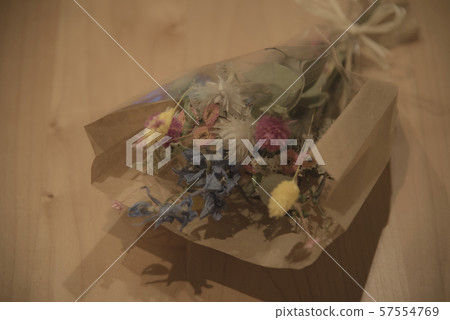 Dried flower bouquet 57554769