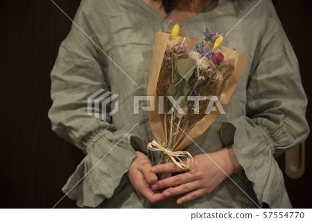 Woman with a bouquet of dried flowers 57554770