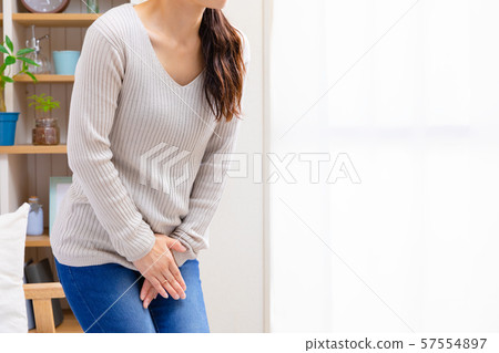 A woman who suppresses crotch A woman who suppresses crotch 57554897