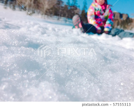 Snowboarding Snowboarding 57555313