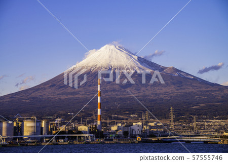 （靜岡）從Tagonoura港口看到的富士山 57555746