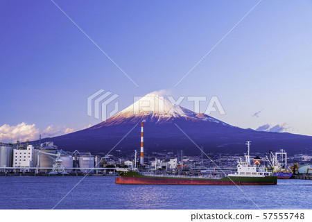 （靜岡）從Tagonoura港口看到的富士山 57555748
