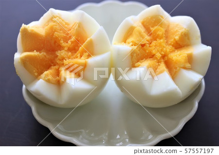Jagged cut boiled egg Jagged cut boiled egg 57557197