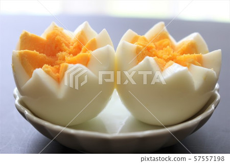 Jagged cut boiled egg Jagged cut boiled egg 57557198