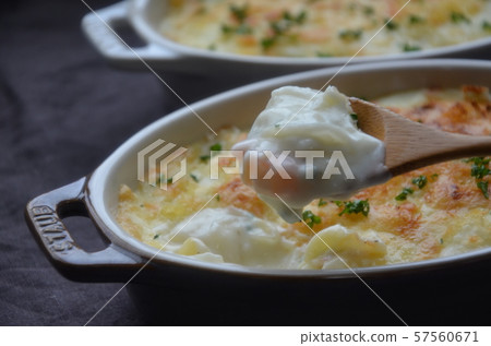 Shrimp macaroni gratin 57560671