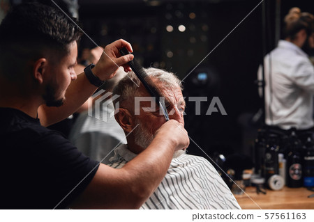 master showing master class of cutting hair 57561163