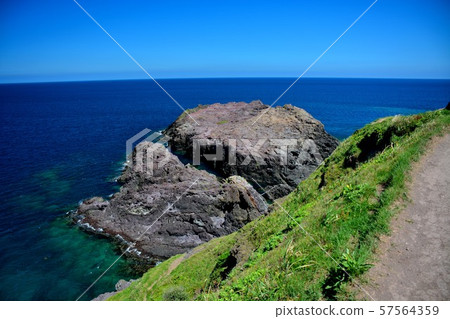 A view of the coastline dotted with scenic spots such as squirting rocks from Yamaguchi, Motonosumi Shrine, and the seaside plaza (1) 57564359