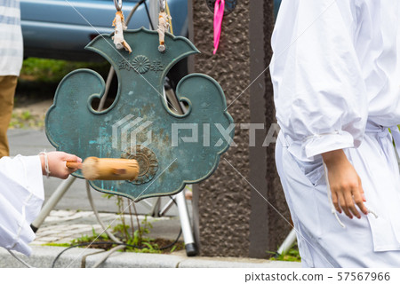 A bell that is struck toward the Shiogama Minato Festival A bell that is struck toward the Shiogama Minato Festival 57567966