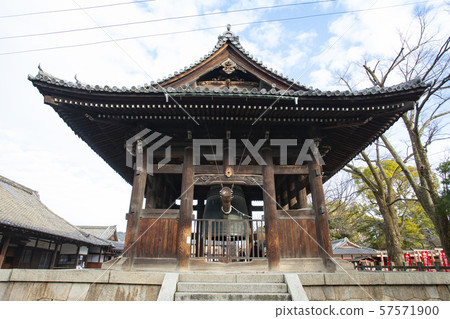 Hōjō-ji寺的鐘樓 57571900