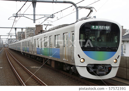 直達西武狹山線：西武池袋線30000系列列車（準急行駛：前往西武急行前） 57572391