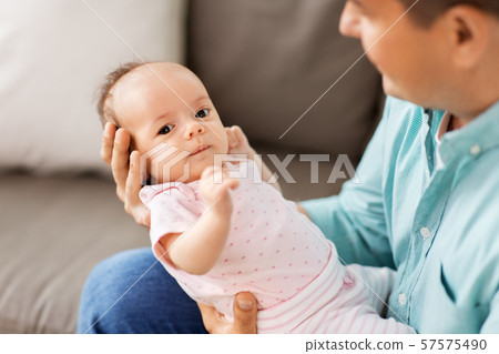 middle aged father with baby daughter at home 57575490