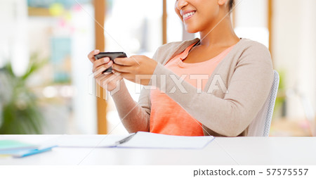 african american woman with smartphone 57575557