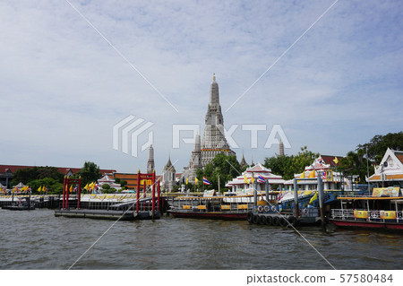 Wat Arun 57580484