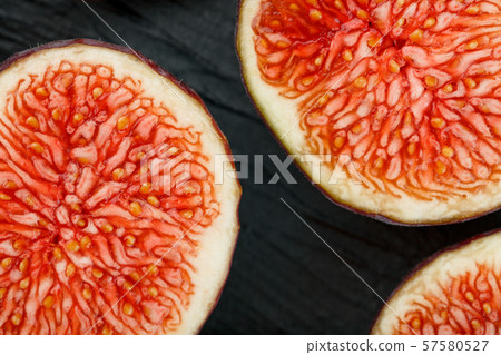 Ripe Figs. Creative diagram of chopped figs on a Ripe Figs. Creative diagram of chopped figs on a 57580527