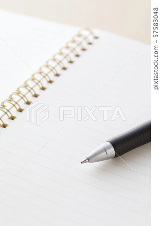 筆記本和筆 筆記本和筆 57583048