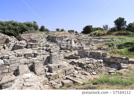 Ruins of gate in Troy city, Turkey 57584112