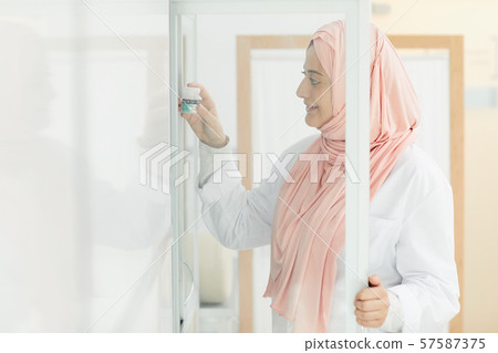 Middle-Eastern Nurse 57587375
