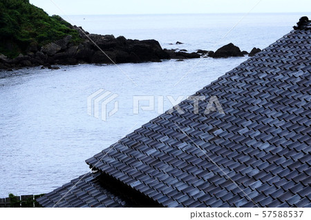 Black tile roof Black tile roof 57588537