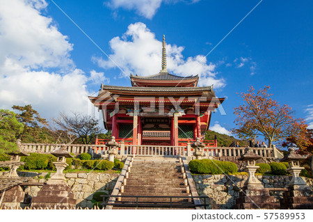 Kiyomizu寺在秋天 57589953