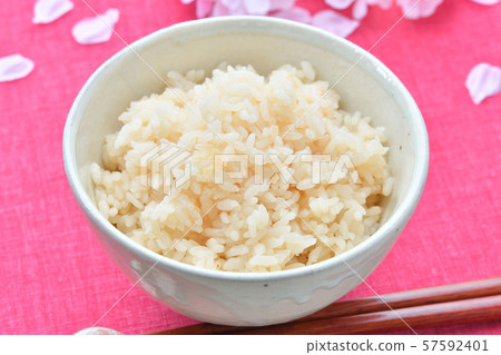 Shizuoka citizen's soul food “Sakura rice/Sakura rice/Sakura rice/Sakura rice”. Rice cooked with soy sauce and sake. Shizuoka citizen's soul food “Sakura rice/Sakura rice/Sakura rice/Sakura rice”. Rice cooked with soy sauce and sake. 57592401