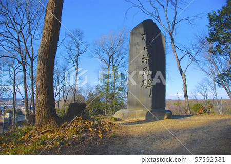 '松山城紀念碑'的石碑（Saichama縣Yoshimi-cho文學Nankichi角色城山） 57592581