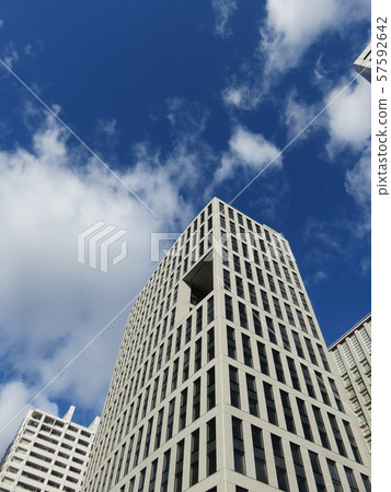 天空和建築物抬起頭來 57592642