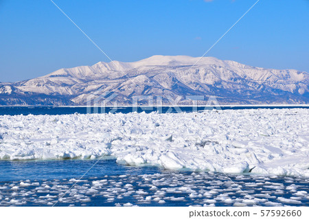 Shiretoko mountain range in winter Shiretoko mountain range in winter 57592660