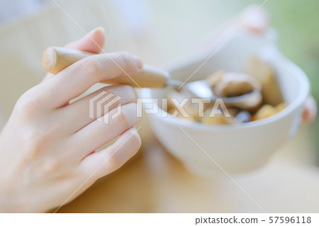 護理院護理餐幫助助手幫助餐輔助 57596118