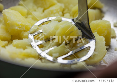 粉碎煮土豆 57597418