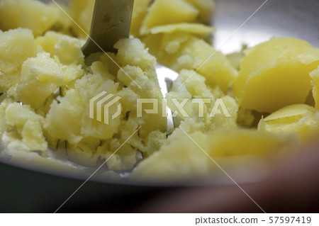 粉碎煮土豆 57597419