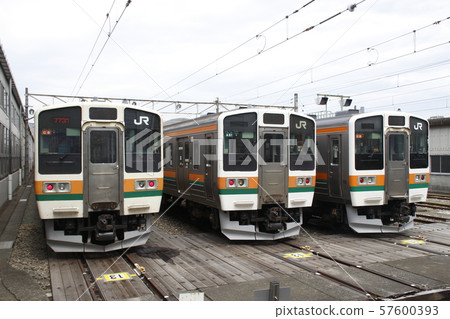 高崎地區211系列在新前橋車庫 高崎地區211系列在新前橋車庫 57600393