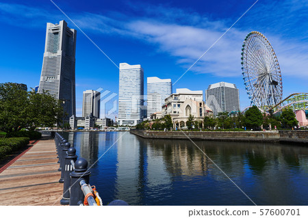Trainway and Minato Mirai Canal Trainway and Minato Mirai Canal 57600701