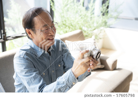 Camera senior adult hobby hobby digital camera single lens reflex elderly Camera senior adult hobby hobby digital camera single lens reflex elderly 57605798