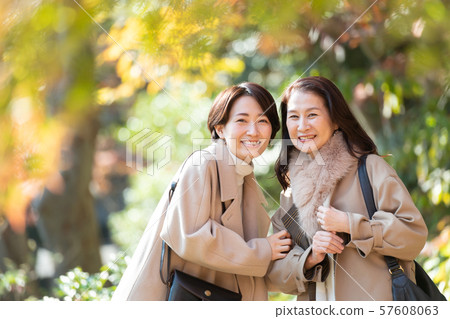 旅行，女性，秋天 57608063