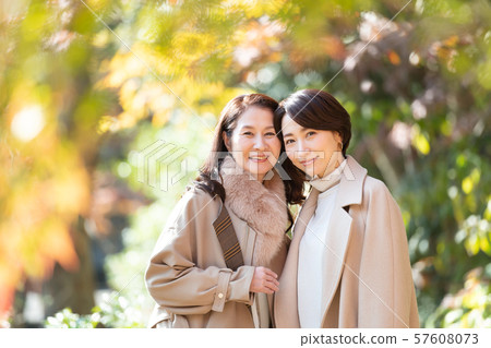 旅行，女性，秋天 57608073