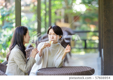 旅行，女性，秋天 57608954