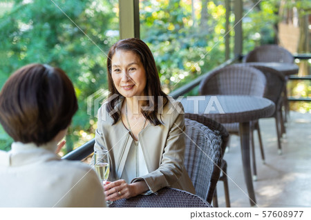 旅行，女性，秋天 57608977